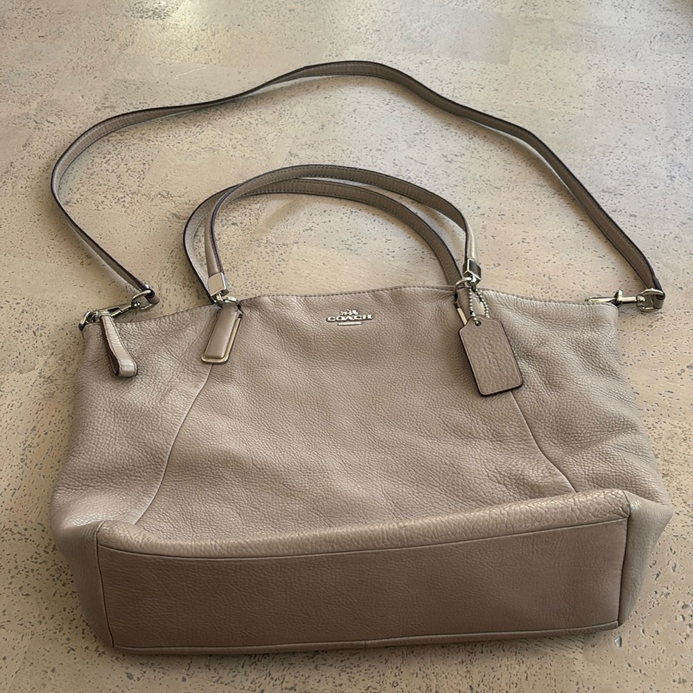 Coach leather shoulder purse with crossbody strap
